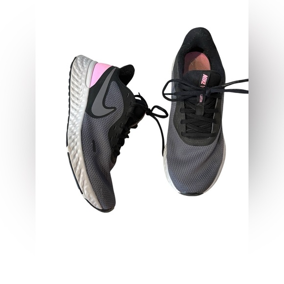 Women’s Nike Revolution 5 Psychic Pink With Dark Gray Sz 9.5 - Picture 1 of 8